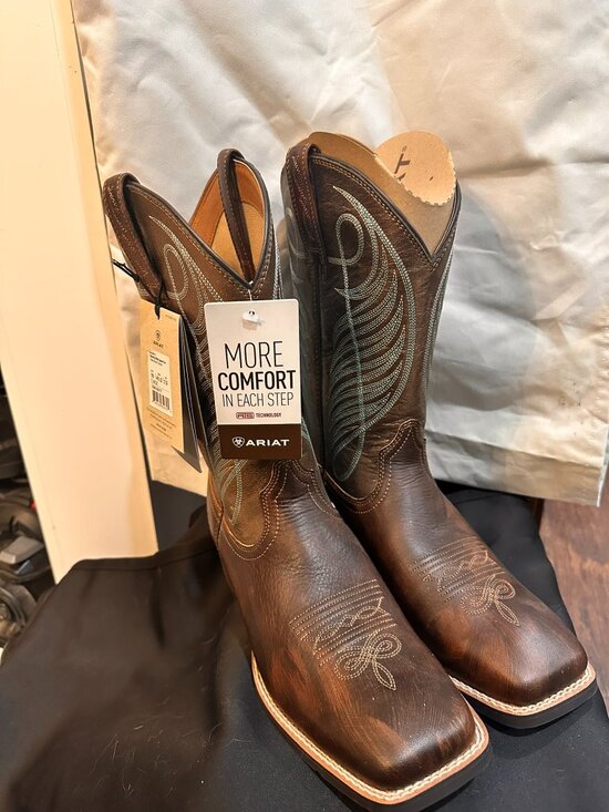 Ariat Shoes - NWT ARIAT Boots 10W Brown with Turquoise Stitching GORGEOUS